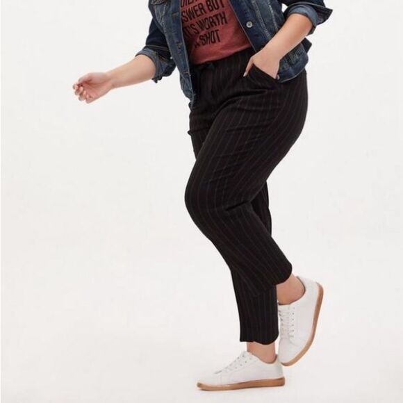 NWT Torrid Black Stripe Twill Drawstring Crop Pant Size 4X - Picture 1 of 13